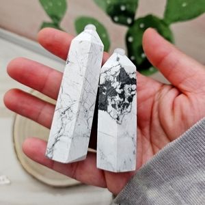 2 mini towers howlite